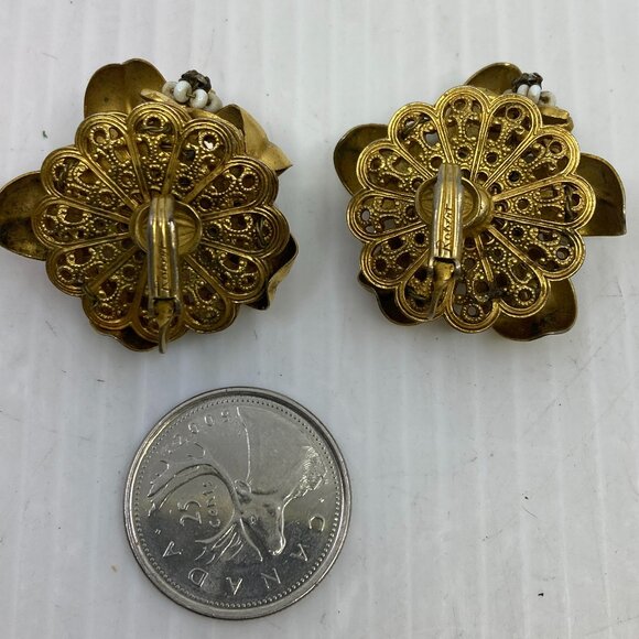 Vtg 1950 Original Robert ? brass milk glass flowers earrings - Picture 2 of 2